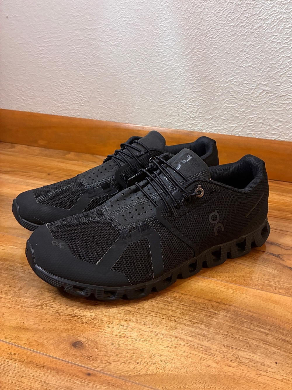 On Cloud 5 Women’s Athletic Running Sneaker Shoes, all back- size 9.5